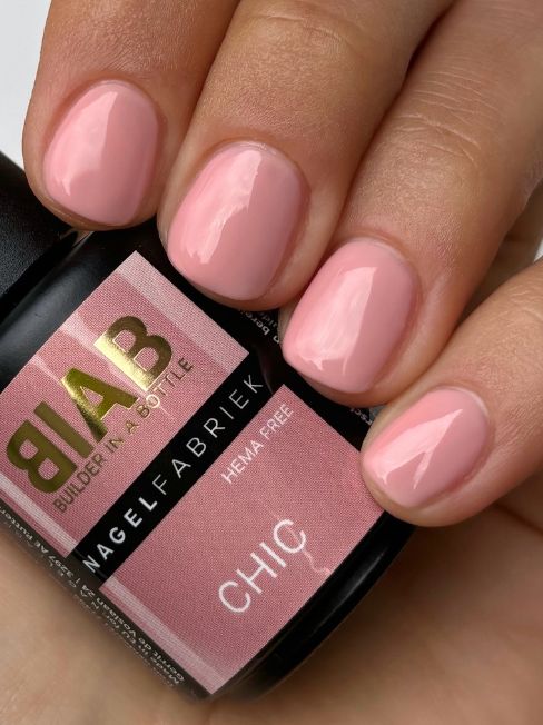 Overzicht van nagelproducten zoals gellak, BIAB, rubber base, acryl, builder gel, polyacrylgel en nagelstickers bij Nagelfabriek