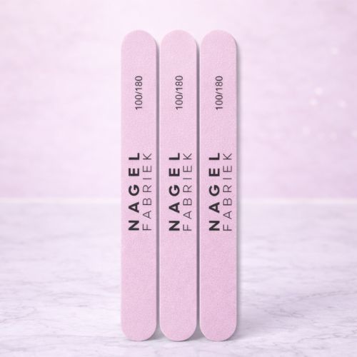 Nagel gereedschap zoals vijlen, cuticle pushers en manicure tools