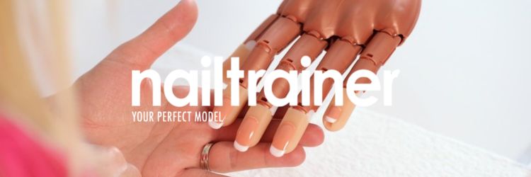 NailTrainer oefenhand voor nagelstyling